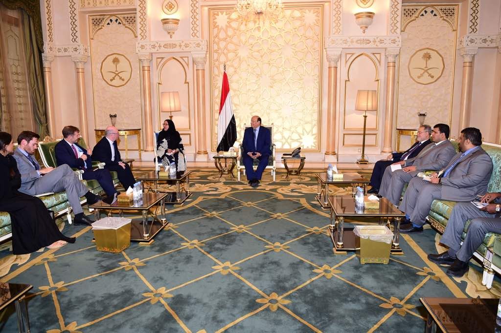 الرئيس هادي يجدد موقه الثابت بشأن السلام