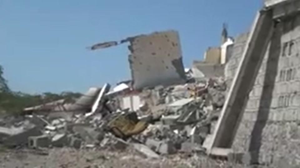 مليشيا الحوثي تفجر مدرسة بالحديدة وتفخخ شوارع المدينة