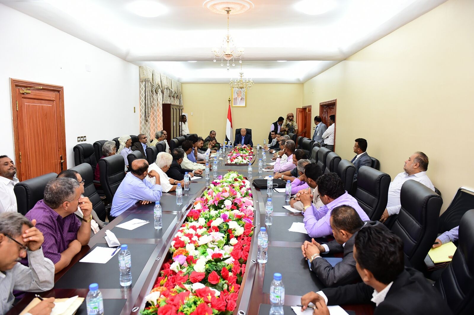 الرئيس هادي يعقد اجتماع هام لقيادة المحافظة والمكتب التنفيذي لمحافظة عدن