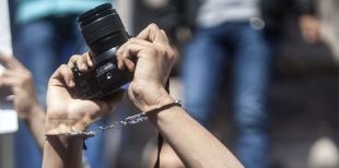 انتهاكات فوق القانون تمارسها المليشيات الحوثية بحق صحفيي المؤتمر