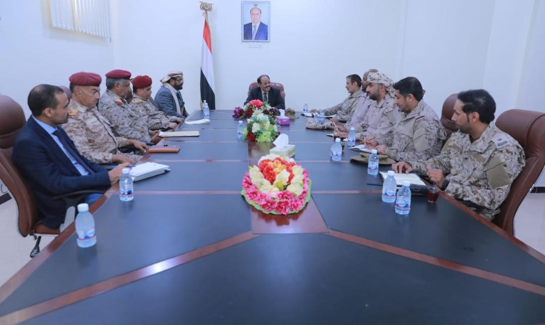 نائب الرئيس خلال لقائه محافظ مأرب: معاناة اليمنيين تتضاعف يوماً بعد أخر بسبب جرائم المليشيات