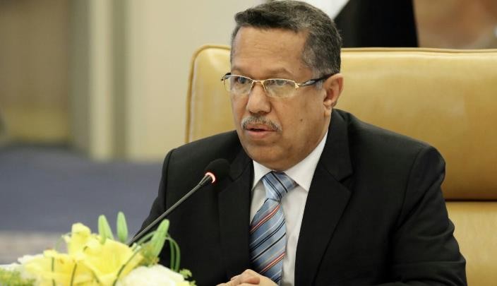 رئيس الوزراء يعزي نائب رئيس الجمهورية في استشهاد محمد صالح الأحمر