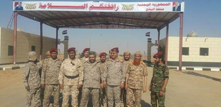 رئيس الأركان يصل محافظة صعدة ويزور الخطوط الأمامية للجيش