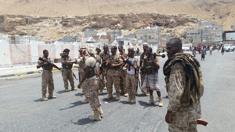 قوات الجيش تقبض على عناصر ارهابية بحضرموت