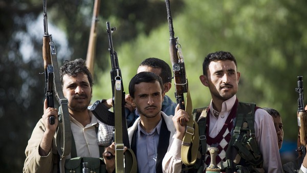 الحوثيون يقتلون 15 من قوات صالح فروا من معارك الحدود