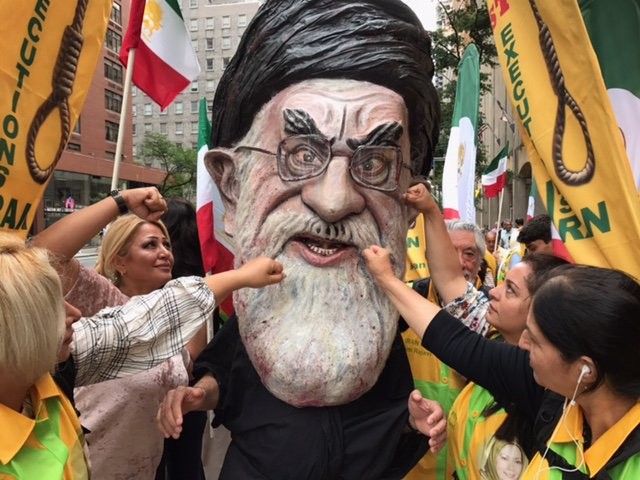  في مظاهرة انصار المقاومة الإيرانية في نيويورك... دعوة لتغيير النظام في إيران