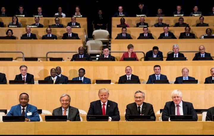 "صورة" الرئيس العربي الوحيد الذي توسط زعماء العالم في الأمم المتحدة (من هو؟)