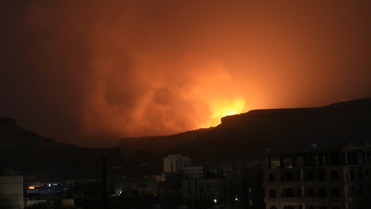  أسباب هجوم طائرات التحالف على صنعاء واحراق معسكر السواد "تعرف على الأسباب"