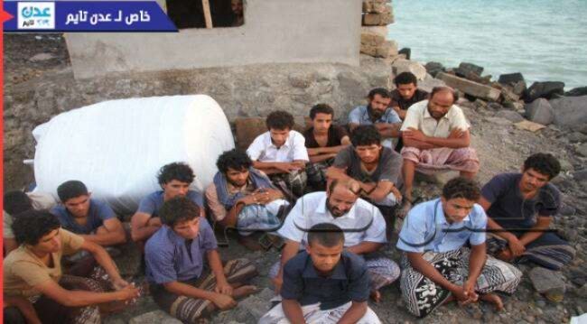  أسرى أطفال من المليشيات الحوثية في معسكر خالد "صورة"