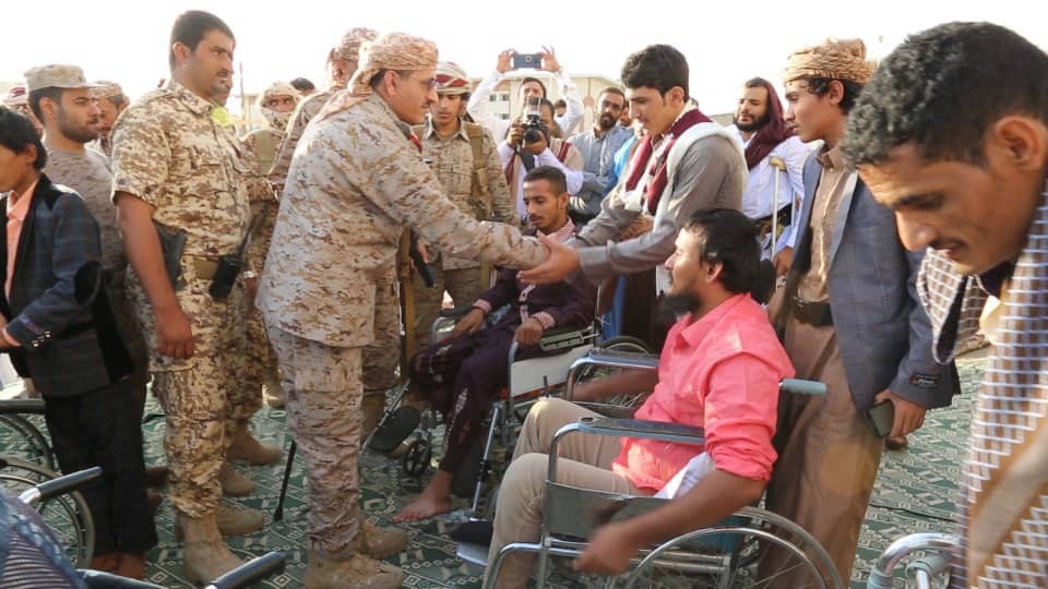 اللواء العقيلي يتفقد الجرحى في مجمع النصر وهيئة مستشفى مأرب