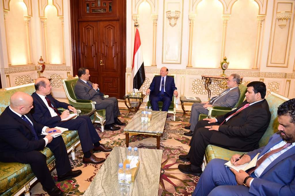 لقاء يجمع الرئيس هادي بولد الشيخ لاستعراض مبادرة جديدة لحل الأزمة
