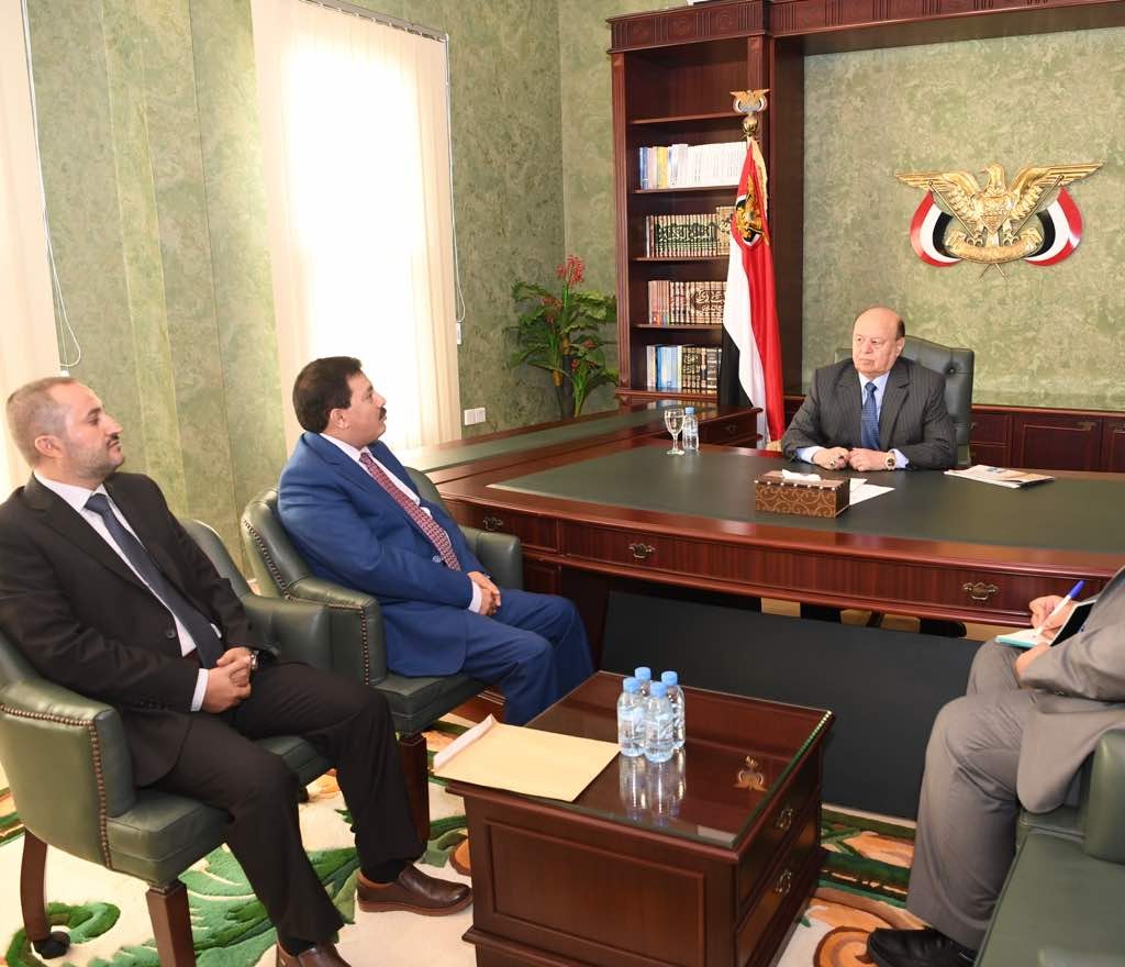 الرئيس هادي يطلع من محافظ ذمار على مستجدات الأوضاع في المحافظة