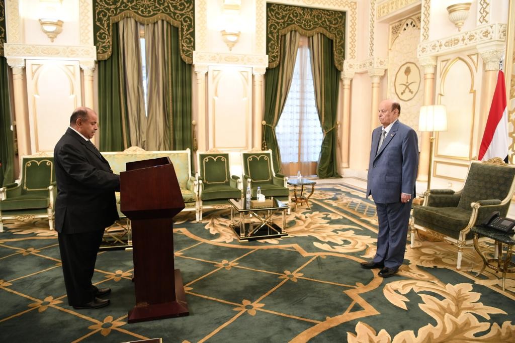 الخنبشي يؤدي اليمين الدستورية أمام الرئيس هادي بمناسبة تعيينه نائب رئيس الوزراء