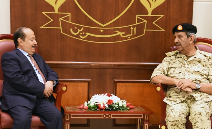 لقاء يجمع السفير الأحمدي بالقائد العام لقوة دفاع مملكة البحرين