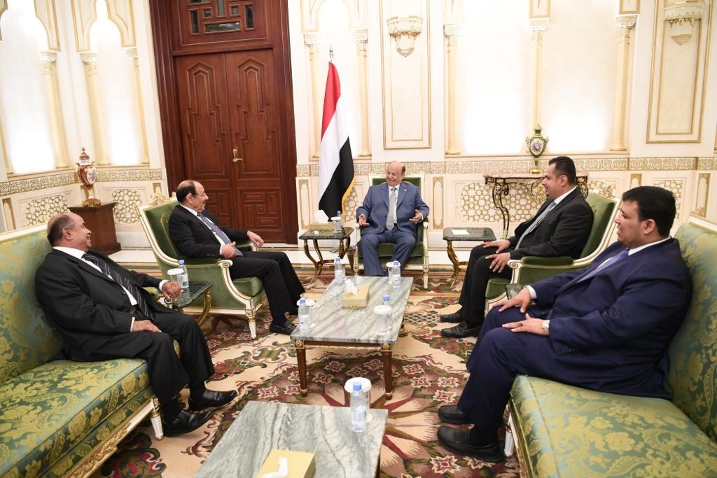 خلال لقائه رئيس الوزراء.. الرئيس هادي يحث الحكومة على سرعة تحقيق تطلعات اليمنيين