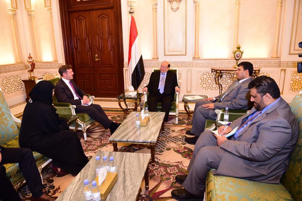 الرئيس يلتقي شيركليف في الرياض ويناقشه بقضايا مهمة