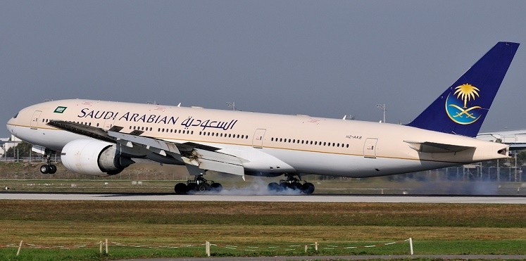طائرة سعودية تقل 127راكباً تهبط اضطراريا في الدمام