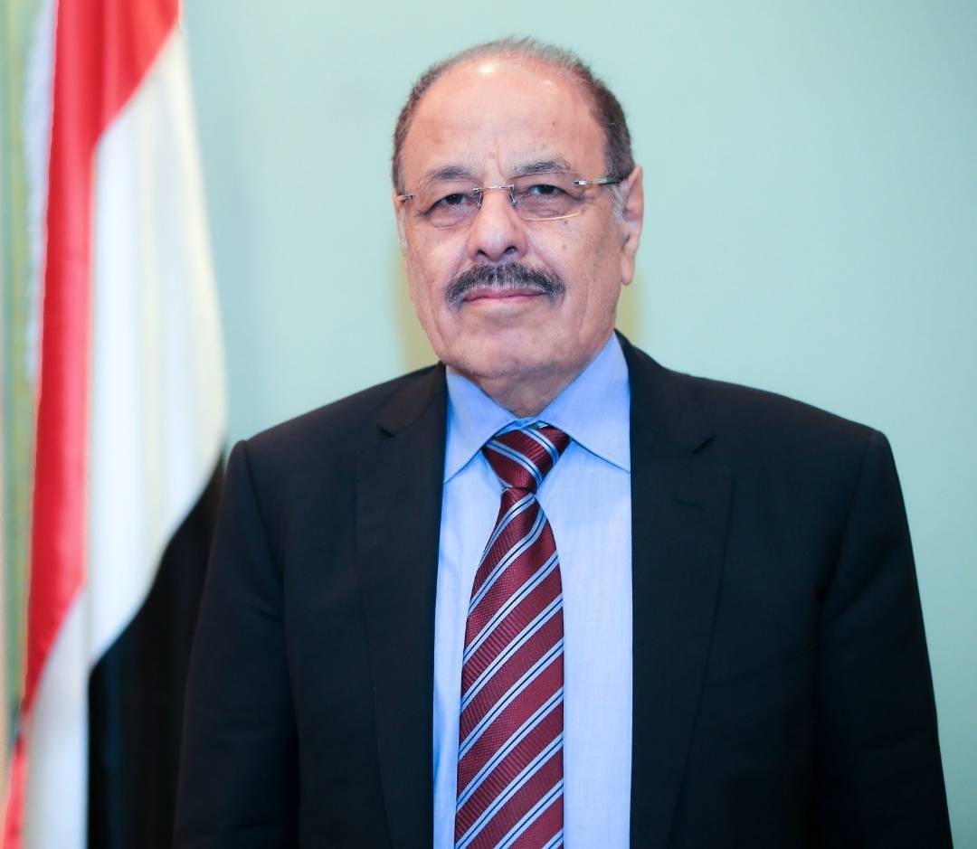 نائب الرئيس يطلع من محافظ تعز على المستجدات في المحافظة