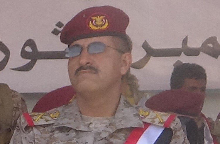 رئيس الأركان: مليشيا الحوثي تختطف الأطفال وتجبرهم على القتال في صفوفها