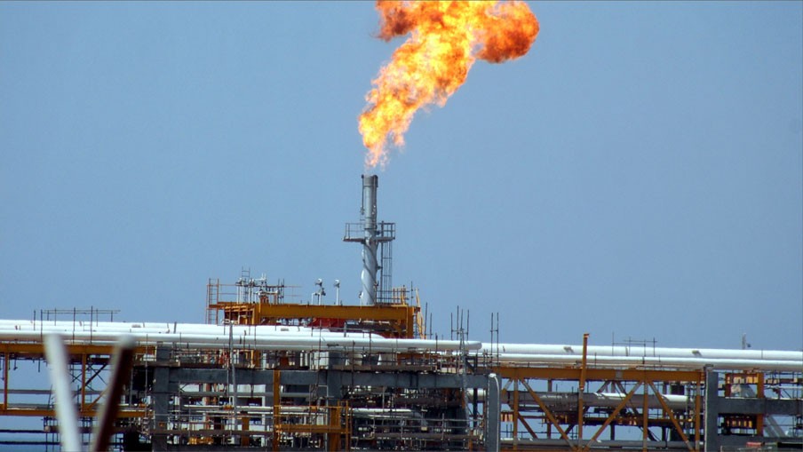 شركة النفط تخفض أسعار مشتقاتها بعد تراجع أسعار الصرف