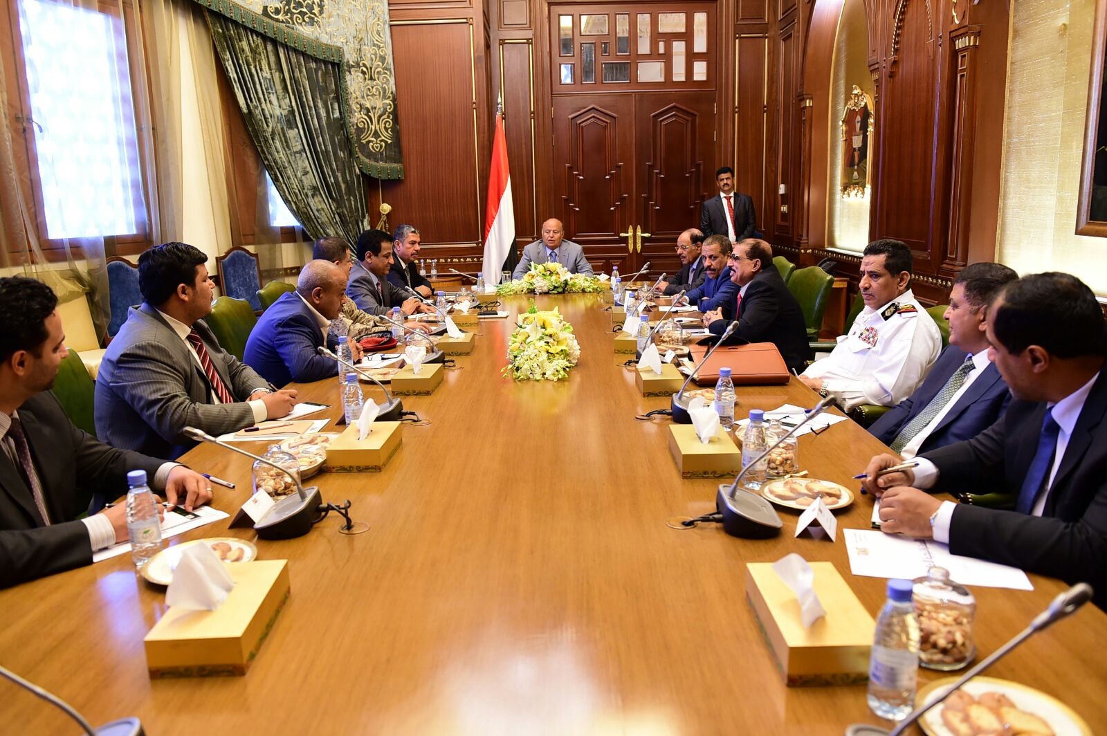 الرئيس هادي يعقد اجتماع باعضاء المجلس الوطني 