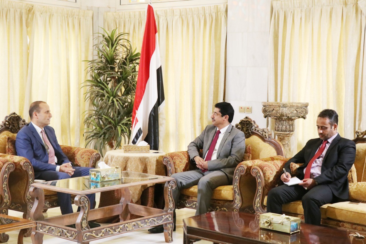 وكيل الخارجية يبحث مع السفير اللبناني لدى اليمن تعزيز العلاقات بين البلدين