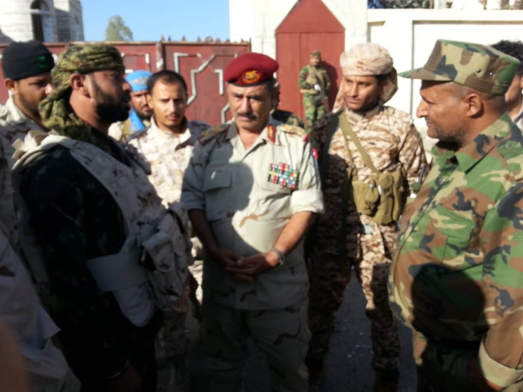 محافظ الضالع يزور جبهة دمت ويشيد باالانتصارات التي حققها الجيش الوطني