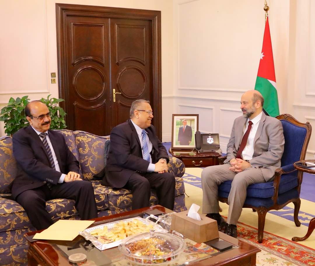 لقاء يجمع رئيس الوزراء بنظيره الأردني لبحث البروتوكولات والتعاون بين البلدين