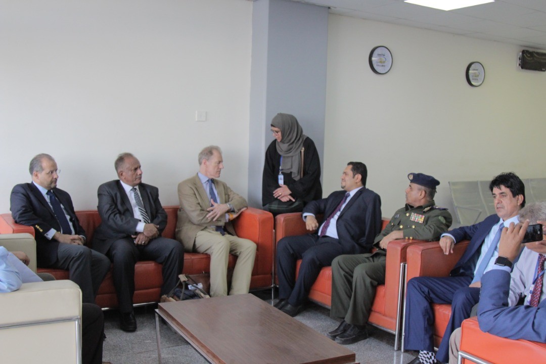 وزير حقوق الانسان يستقبل وفد اممي في مطار عدن الدولي