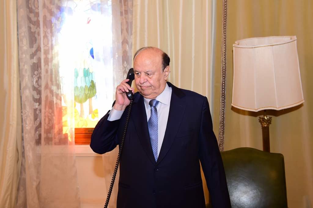 الرئيس هادي يجري اتصال هاتفي برئيس هيئة الأركان