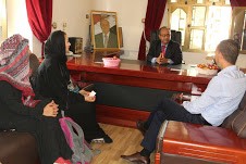 مسؤول حكومي يبحث مع منظمة دولية تنفيذ مشروع تطوير المناهج في الجامعات اليمنية