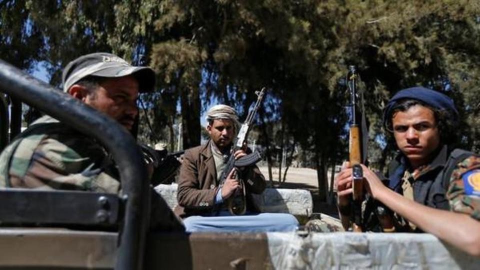 اشتباكات بين فريقين للمليشيات الحوثية على اتهامات بالتخوين تسفر عن مقتل قياديين