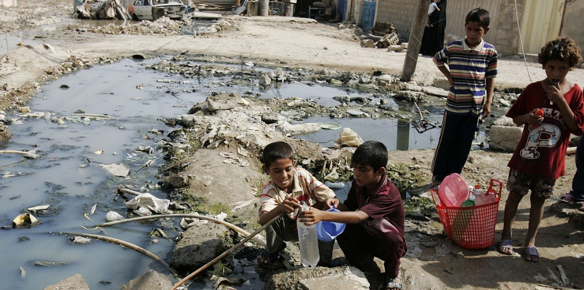 مؤسسة المياه في عدن تحل مشكلة في الصرف الصحي