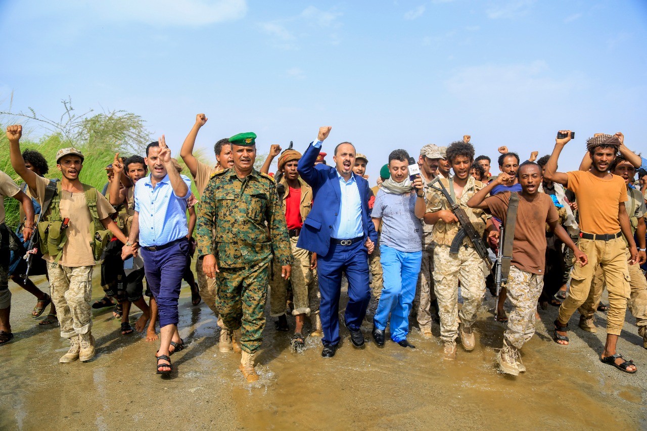 الأرياني يزور عدد من المواقع العسكرية بحجة ويدعوا قبائل المحافظة لمساندة الجيش الوطني في مواجهة الحوثيين